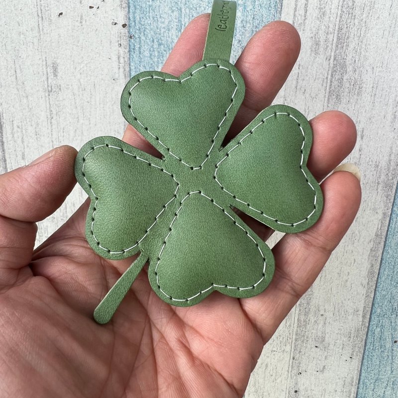 Healing gadgets Taiwan MIT green four-leaf clover pure hand-sewn handmade leather pendant small size - พวงกุญแจ - หนังแท้ สีเขียว