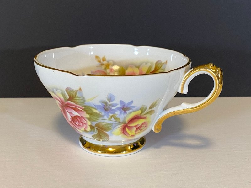 Vintage Glass Tea Coffee Cup, Gold Flower leaf Pattern, Royal Sutherland China - Cups - Other Materials 