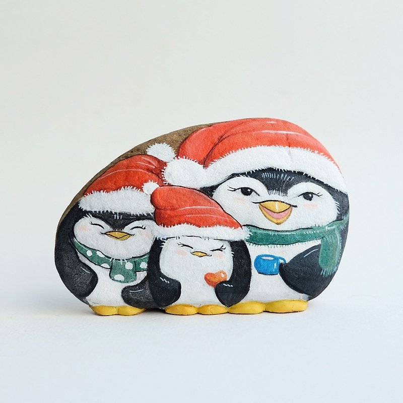 Penguin gang stone painting.Christmas Gift. - ตุ๊กตา - หิน สีแดง
