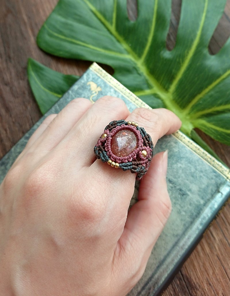Misssheep R02- Sun stone Macrame ring, Bohemian jewelry, Handcrafted jewelry. - แหวนทั่วไป - วัสดุอื่นๆ สีแดง