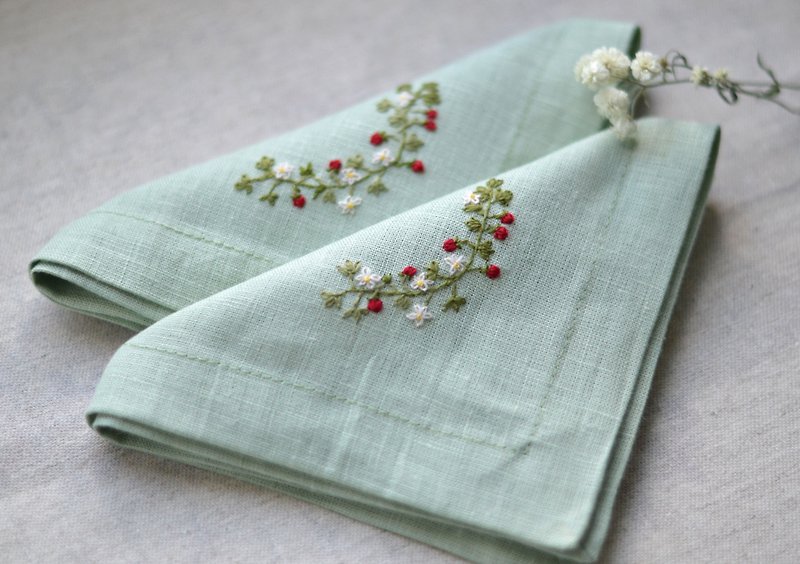 ลินิน ผ้ารองโต๊ะ/ของตกแต่ง - Linen napkins with hand embroidery, Mint cloth napkins, embroidered napkins 30cm