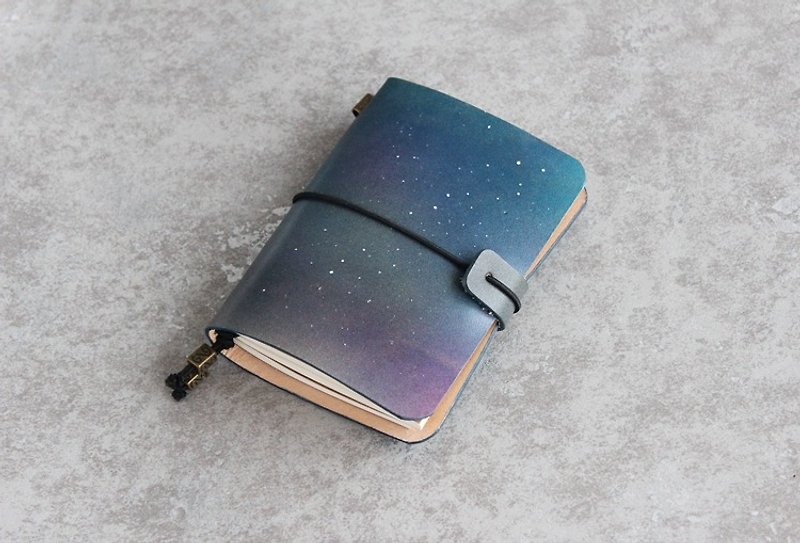 Send girlfriends to send sisters like a starry sky series passport version leather hand book the first layer of leather notebook journal travel notebook TN 14*10cm exchange gift wedding gift graduation gift - สมุดบันทึก/สมุดปฏิทิน - หนังแท้ สีน้ำเงิน