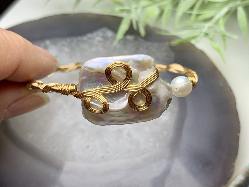 [Inexplicable and Wonderful Grocery Store] Natural Freshwater Pearl Baroque Design Bracelet - สร้อยข้อมือ - ไข่มุก ขาว