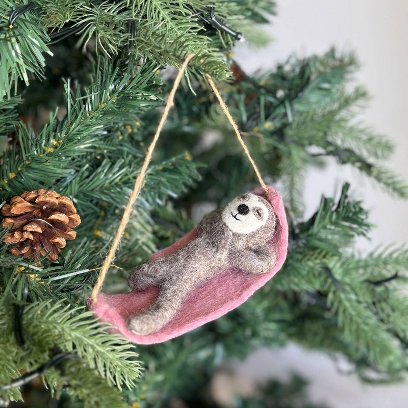 Wool Felt Christmas Ornament - Sloth Sleeping in Hammock - ของวางตกแต่ง - ขนแกะ 