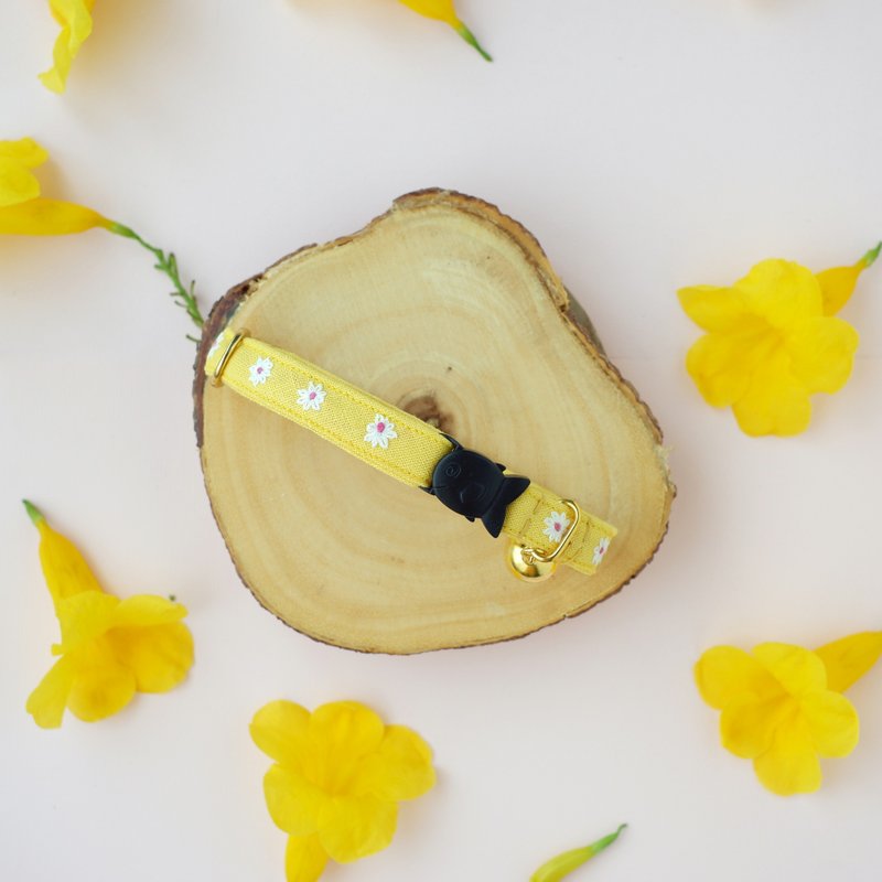 : MINI DAISIES : Yellow  - Handmade embroidered flower breakaway cat collar - 項圈/牽繩 - 棉．麻 黃色