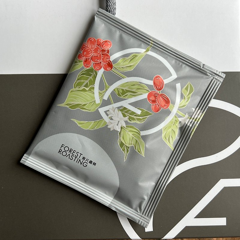 There is a piece of forest fruit filter hanging coffee ear bag | medium roasted fruit candy recipe x 1 pack - กาแฟ - วัสดุอื่นๆ 