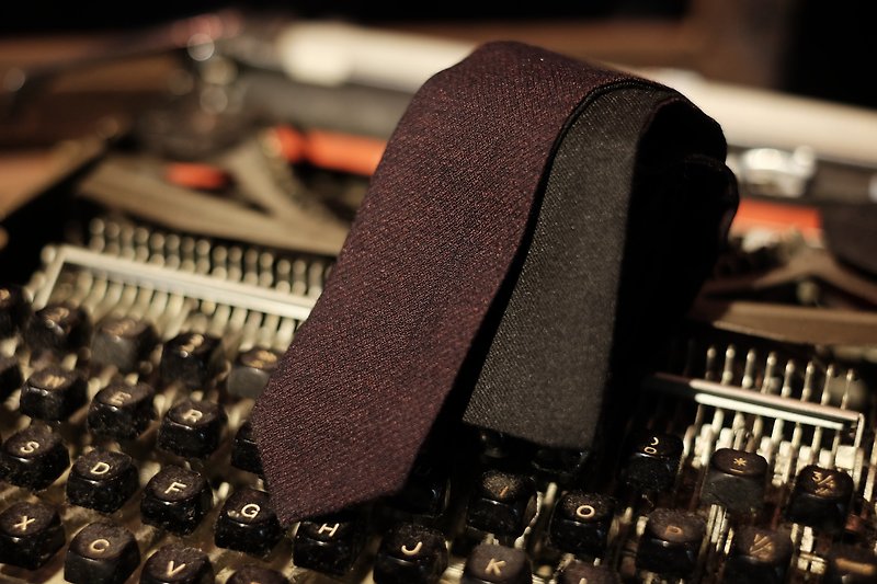HIATUS 酒紅色&黑色 雙面領帶 紳士小物 - 領帶/領帶夾 - 羊毛 紅色