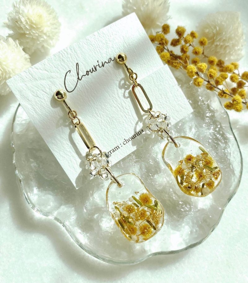 Spring colored mimosa Clip-On, pierced earrings - ต่างหู - เรซิน สีเหลือง