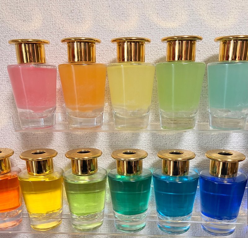 アロマディフューザー風　カラーボトル　さざれ水晶入り　オシャレ　カラーボトル　ゴージャスバージョン　カラー　引き寄せ　心理 - 香氛/精油/擴香 - 其他材質 多色