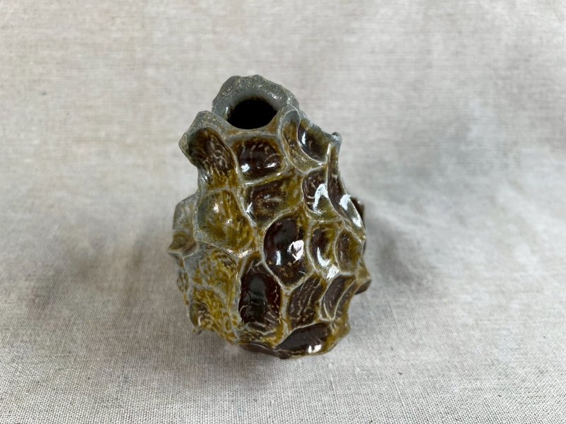 風化柴燒花器-2 - 花瓶/花器 - 陶 咖啡色