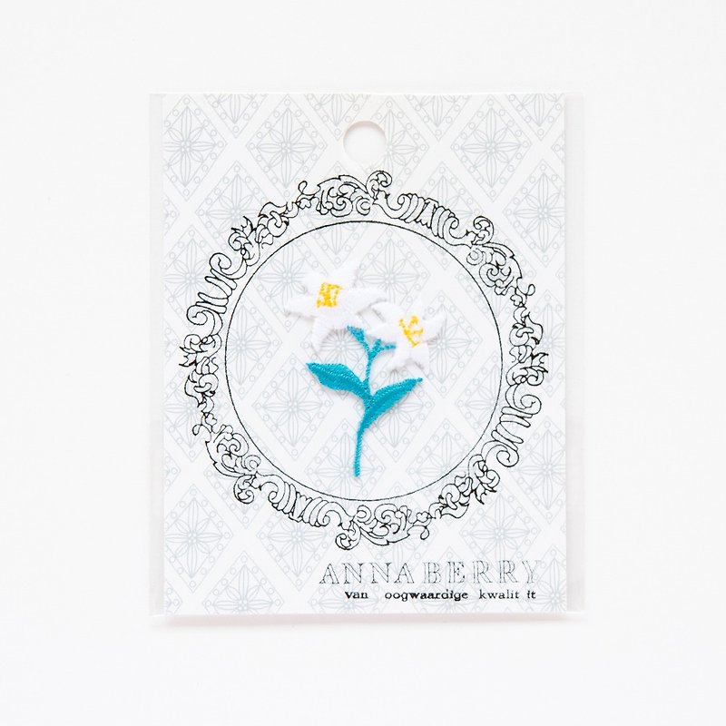 Talkative Lily Embroidered Patch - อื่นๆ - ผ้าฝ้าย/ผ้าลินิน ขาว
