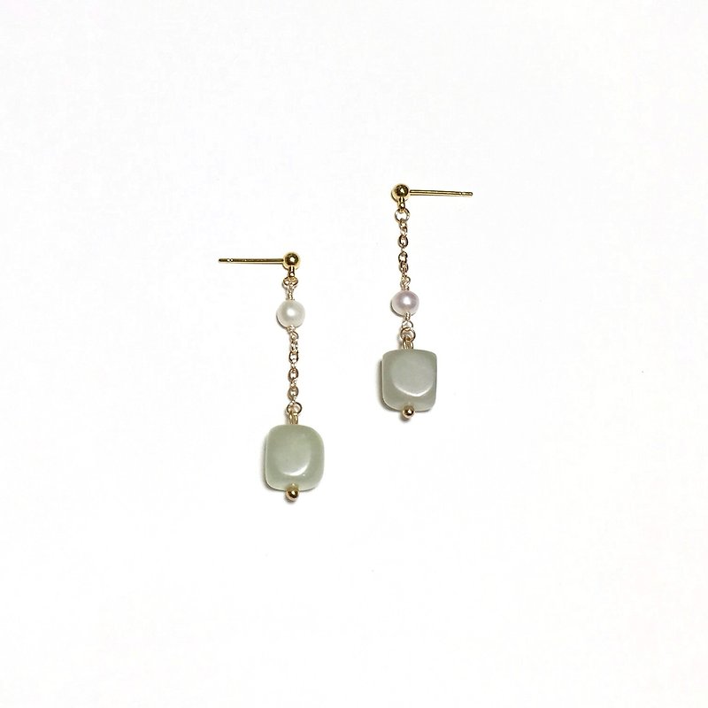 【Sang Sang】【Mung bean cake】Natural pearl & jade earrings. Imported 18k gold earrings. Asymmetric earrings - ต่างหู - เครื่องเพชรพลอย สีเขียว
