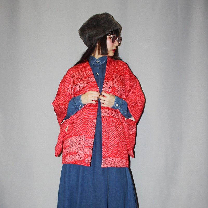 (Made in Japan) Red Japanese-style weave Japanese kimono feather weaving (はおり) 3551 - เสื้อแจ็คเก็ต - ไฟเบอร์อื่นๆ สีแดง