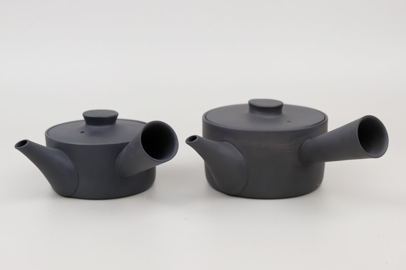 Teapot / Iihoshi Yumiko / Black - Teapots & Teacups - Porcelain 