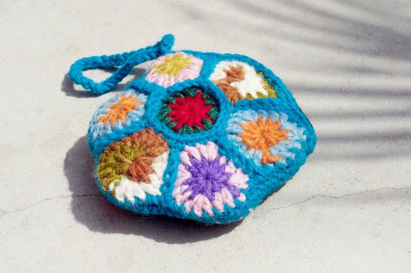 Qixi Festival gift limited one piece of Eastern European style handmade pure wool crochet coin purse/ storage bag/ small bag/ sundries bag/ earphone storage bag-blue ocean flower coin purse - กระเป๋าเครื่องสำอาง - ขนแกะ หลากหลายสี