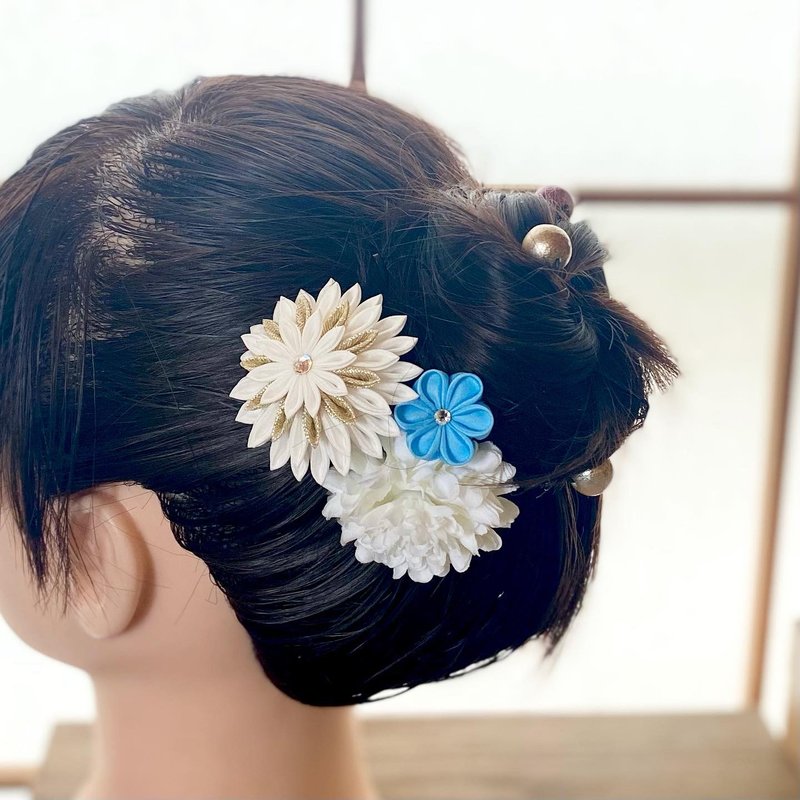 Tsumami Zaiku Yukata Hair Ornament Blue x White - เครื่องประดับผม - ผ้าไหม สีเงิน