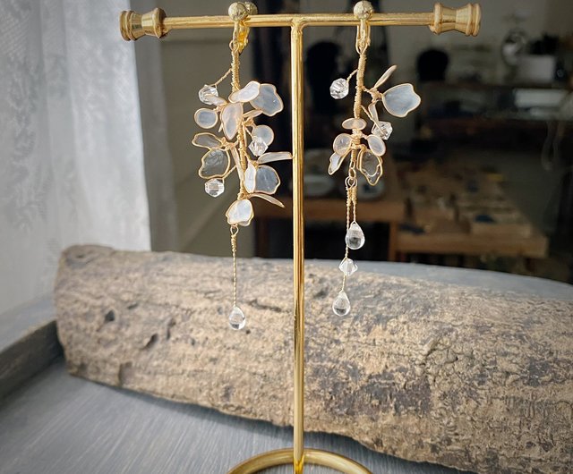 クリスタルの花束ピアス ピアス イヤリング お揃い クリスタルガラス 花 アシンメトリー