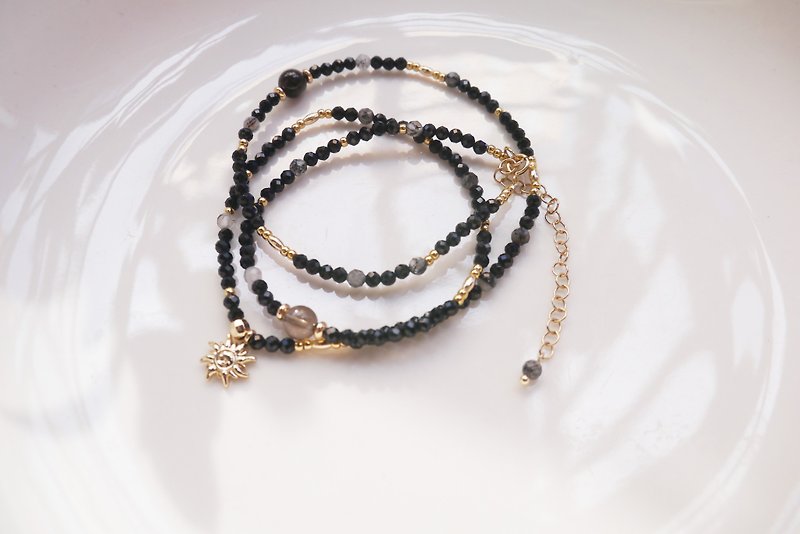 Erato black spinel black hair crystal three circle thin bracelet necklace dual purpose chain - สร้อยข้อมือ - เครื่องประดับพลอย สีดำ