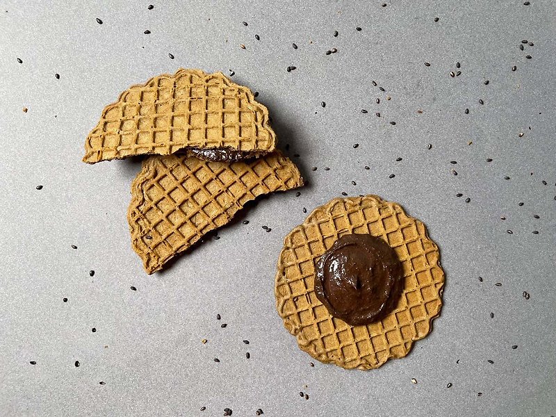[True Heart Crispy] Sesame Tieguanyin 8-low sugar handmade biscuits - คุกกี้ - วัสดุอื่นๆ สีนำ้ตาล