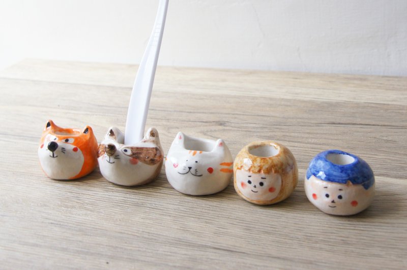 【Small Things in Life】Ceramic Toothbrush Holder/ Pen Holder Various Characters - กล่องเก็บของ - เครื่องลายคราม หลากหลายสี