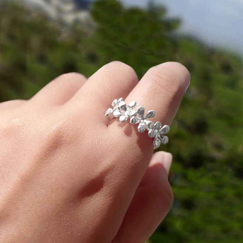 Ring Flower ,Adjustable Ring ,Minimalist Jewelry - 戒指 - 其他金屬 銀色