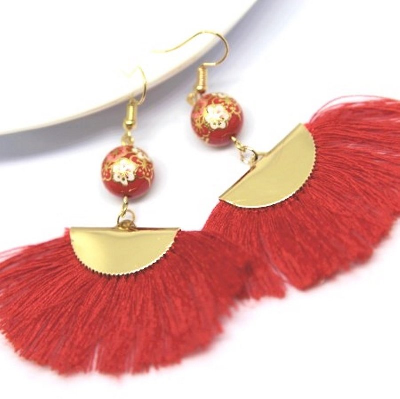 [Wedding earrings, reversible Clip-On] Japan imported painted beads with red fan-shaped tassel earrings - ต่างหู - เครื่องประดับ สีแดง