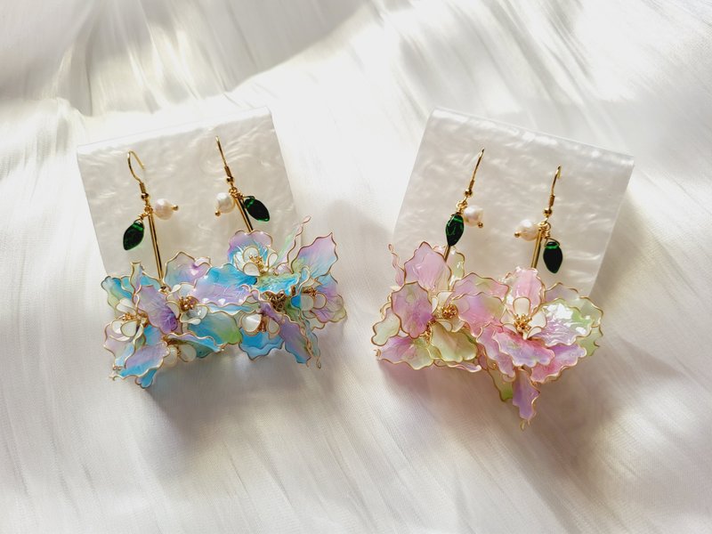 Chihchen Chang customized high heels hydrangea string resin earrings 925 Silver/ear - ต่างหู - เรซิน หลากหลายสี