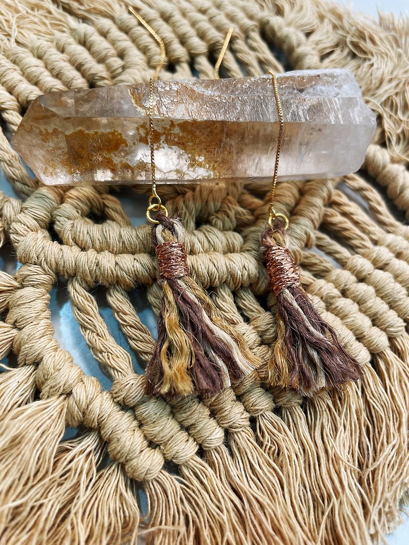 【Flying broomstick】Long stud earrings with Linen tassels - ต่างหู - ทองแดงทองเหลือง หลากหลายสี