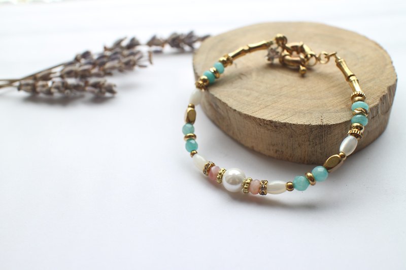 Mermaid~pearls/brass/natural stones/ handmade bracelet - สร้อยข้อมือ - โลหะ 
