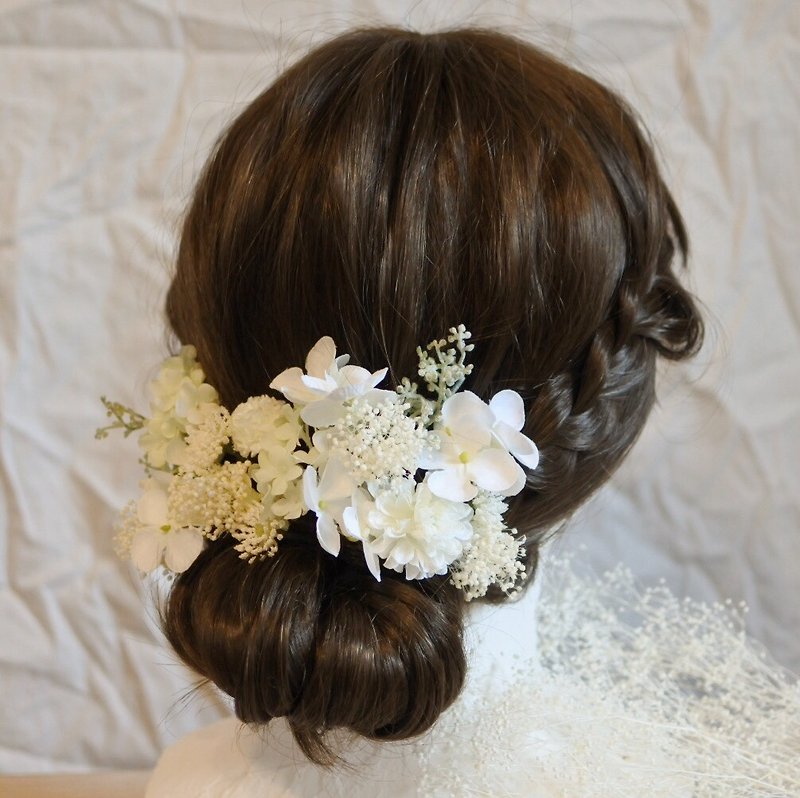 白い花たっぷりのヘッドドレス - ヘアアクセサリー - その他の素材 ホワイト