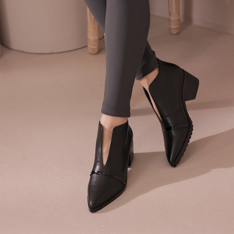 Beauty slits - pointed toe chunky heels - รองเท้าบูทสั้นผู้หญิง - หนังแท้ สีดำ