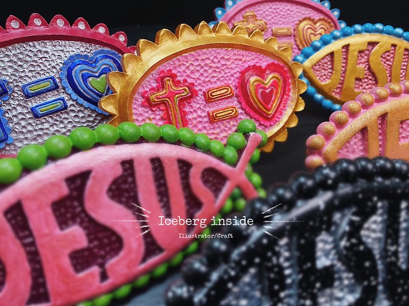 GOD is love God is love ornaments - Items for Display - Resin Multicolor