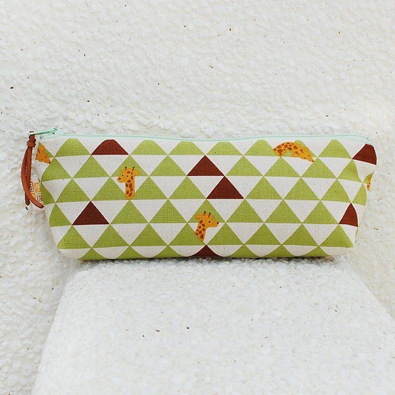 Triangle giraffe _ green wide-bottomed pencil case - กล่องดินสอ/ถุงดินสอ - ผ้าฝ้าย/ผ้าลินิน สีเขียว