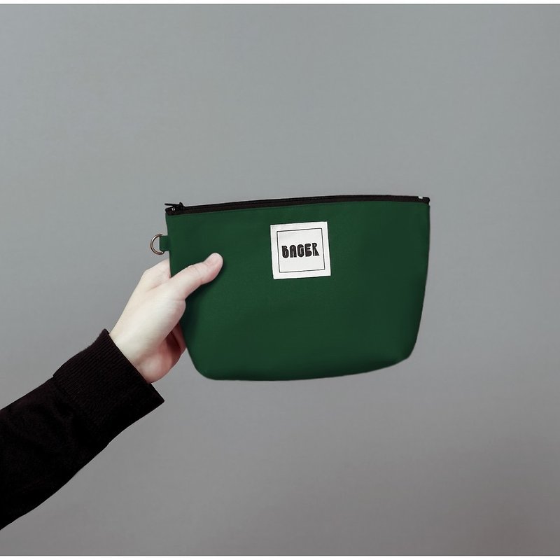 Bager simple plain zipper universal bag / dark green - กระเป๋าเครื่องสำอาง - ผ้าฝ้าย/ผ้าลินิน สีเขียว