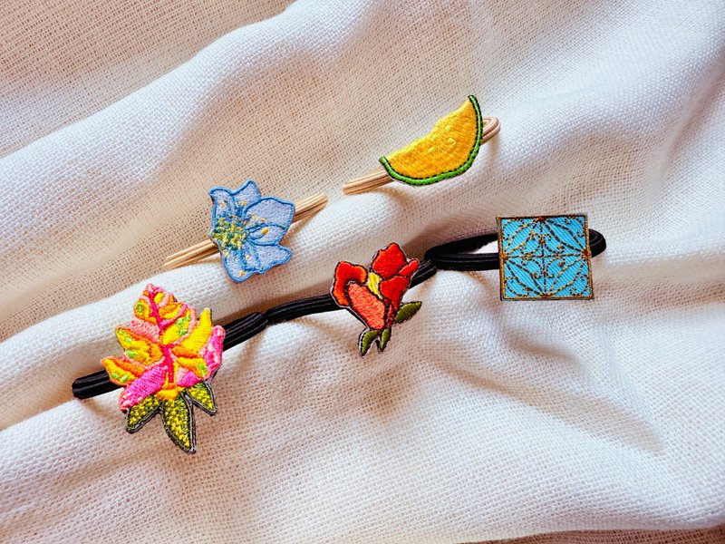 刺繍ヘアゴム - 髮圈/髮夾 - 繡線 