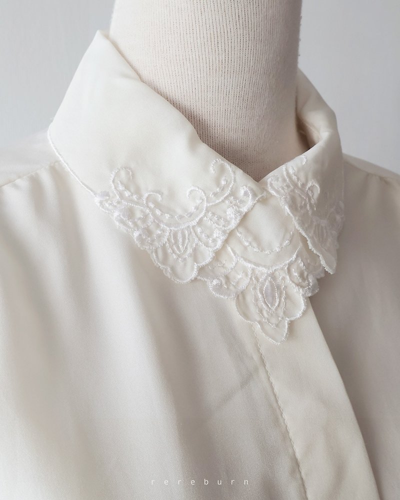 Spring and summer American-made retro embroidered collar loose long-sleeved beige vintage shirt - เสื้อเชิ้ตผู้หญิง - เส้นใยสังเคราะห์ สีเหลือง