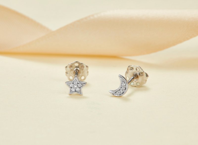 18k White Gold Moon and Star Diamond Stud Earring, Crescent Design, E016 - ต่างหู - เพชร สีใส
