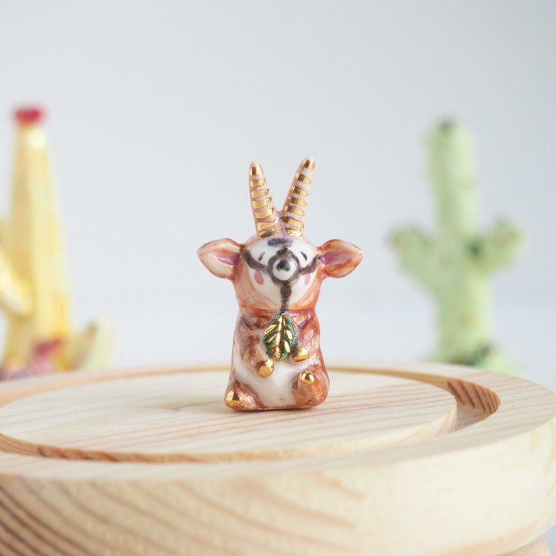 小劍羚陶瓷擺飾 - 擺飾/家飾品 - 瓷 咖啡色