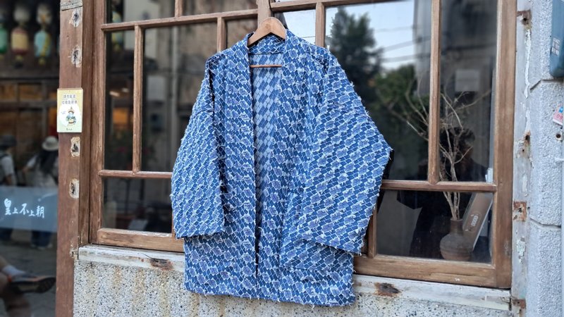 AMIN'S SHINY WORLD 丹寧破壞編織滿版提花KIMONO - 男夾克/外套 - 棉．麻 藍色