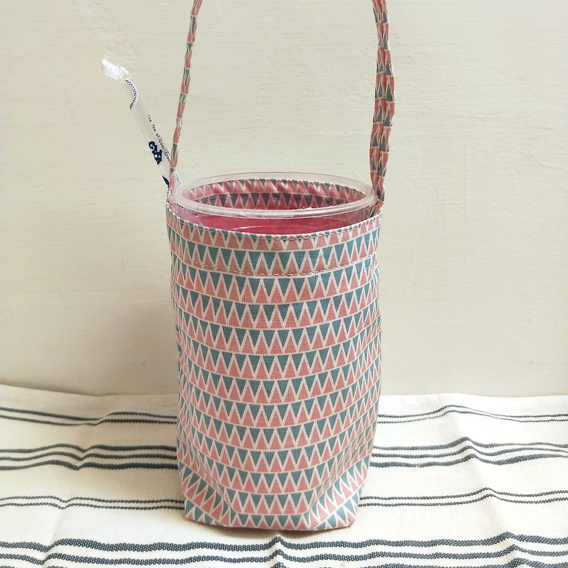 Rolia's hand made geometric triangle waterproof bag beverage bag - ถุงใส่กระติกนำ้ - ผ้าฝ้าย/ผ้าลินิน หลากหลายสี