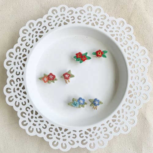 YUU YUU LAB 手作刺繡//清甜野花不對稱耳環//可改夾式
