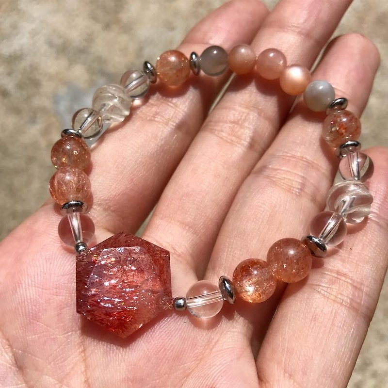 【Lost and find】 love Yun Yun natural stone super seven strawberry hexagram crystal bracelet - Bracelets - Gemstone Red