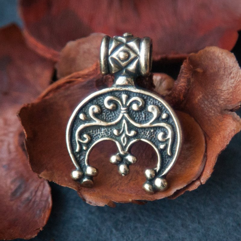 Moon pendant. lunar necklace. Slavic amulet. Female mascot. Handmade jewelry - 項鍊 - 其他金屬 橘色
