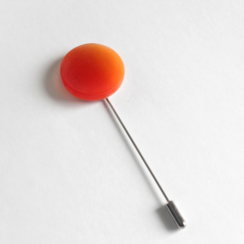 樹脂別針 / 彩色月亮 - 橘紅 - 胸針 - 樹脂 橘色