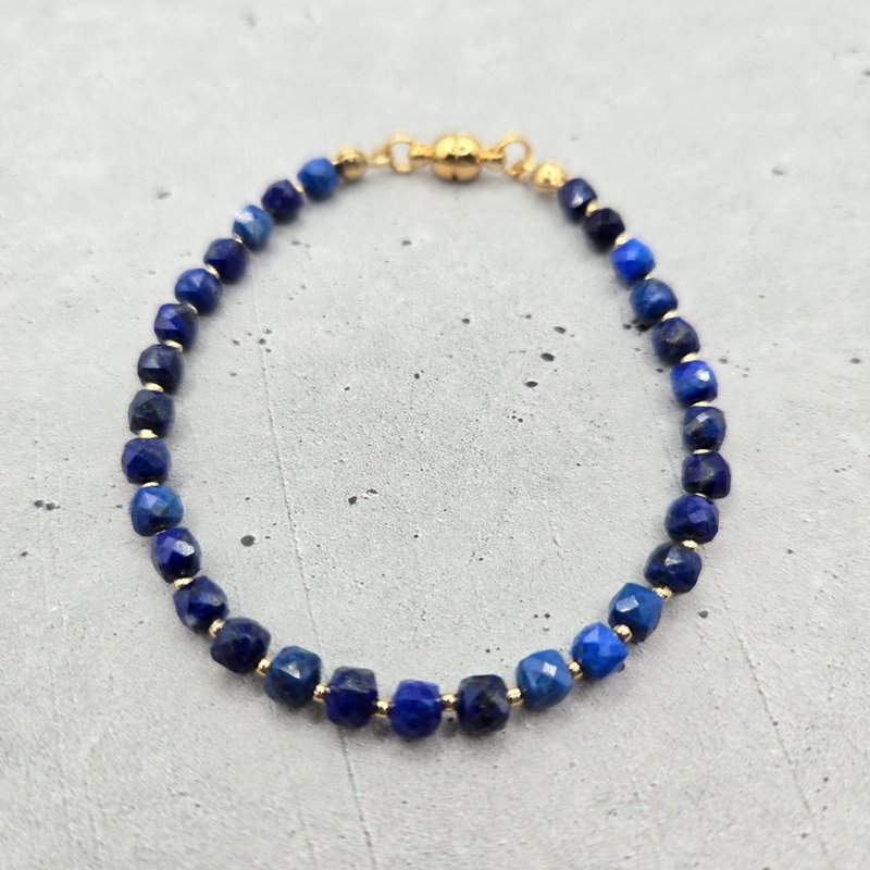 [Made in Japan] Lapis Lazuli Cube Bead Bracelet - Worry-free for clumsy hands with zero-stress one-touch wear - Bracelets - Gemstone Blue