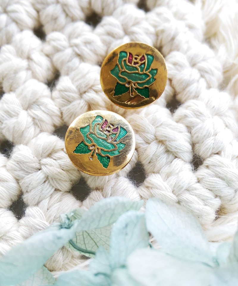 Vintage Jewelry 西洋古董飾品 景泰藍 綠玫瑰 小巧 針式耳環 - 耳環/耳夾/耳骨夾 - 其他金屬 金色