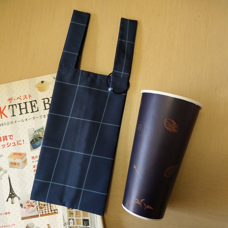 Plaid (Blue)。Handmade reusable bag for drinks and anything - ถุงใส่กระติกนำ้ - วัสดุกันนำ้ สีน้ำเงิน