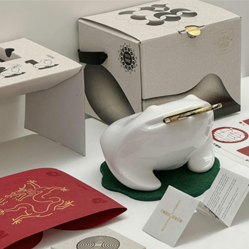 [Exclusive Combination] Lucky and Lucky Lucky Treasures Exclusive Set - Ceramic Piggy Bank + Lotus Leaf Cushion - Items for Display - Porcelain Multicolor