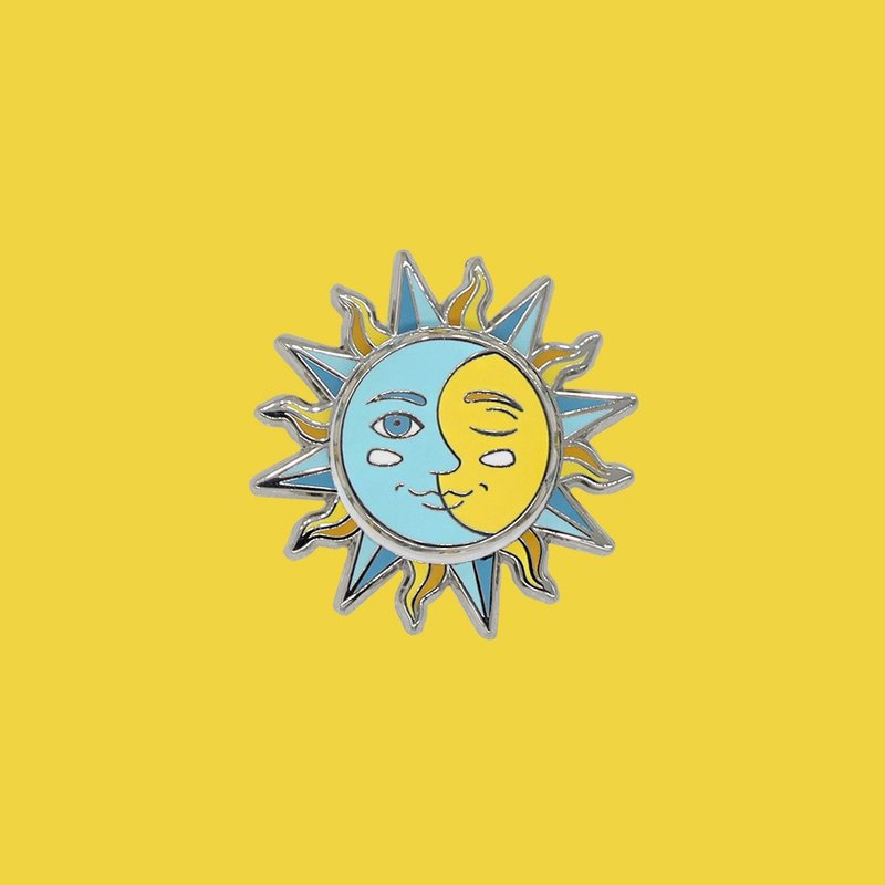 SPINNING SUN/MOON PIN BADGE BROOCH - 胸針 - 其他金屬 多色