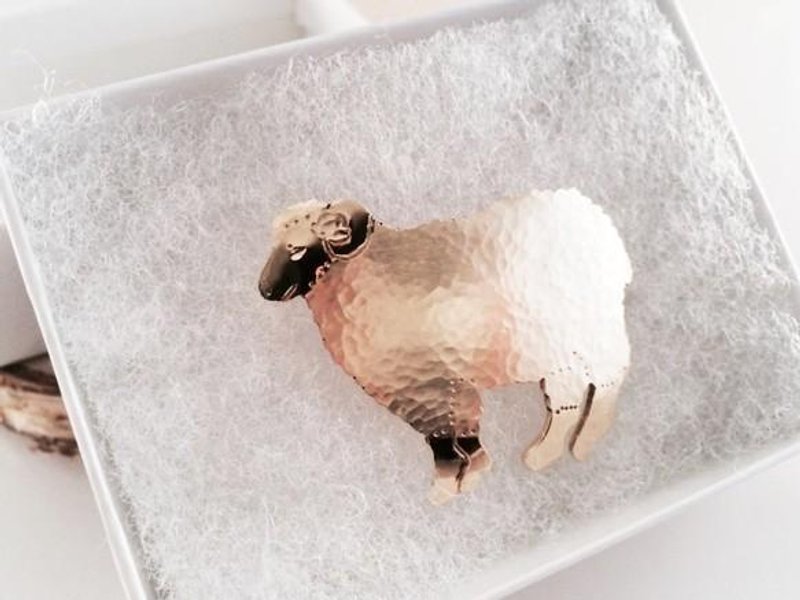 Sheep ◇ Brass forged brooch - เข็มกลัด - โลหะ สีทอง